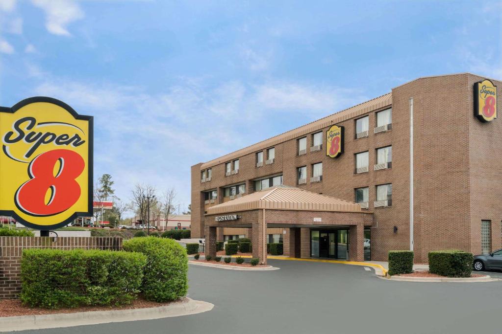 Northeast Raleigh Hotel | Super 8 by Wyndham Raleigh North East