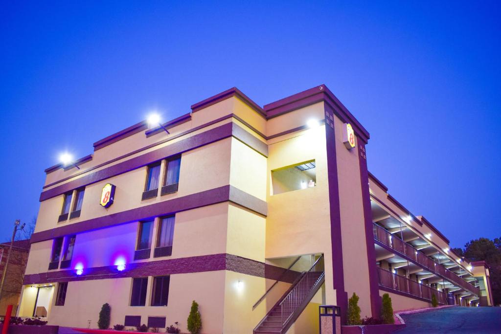 Southwest Raleigh Hotel | Super 8 Downtown Raleigh