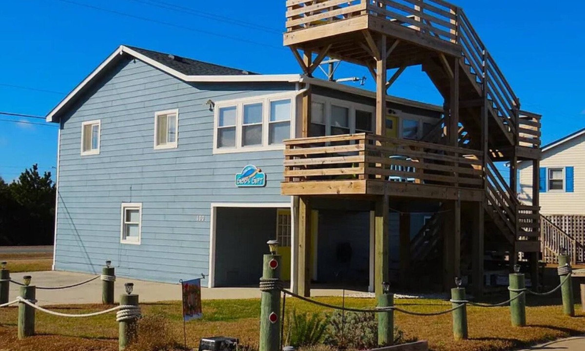 South Nags Head House | Surfin’ Sunrise a 4-bedroom house in awesome Nags Head just steps from the beach