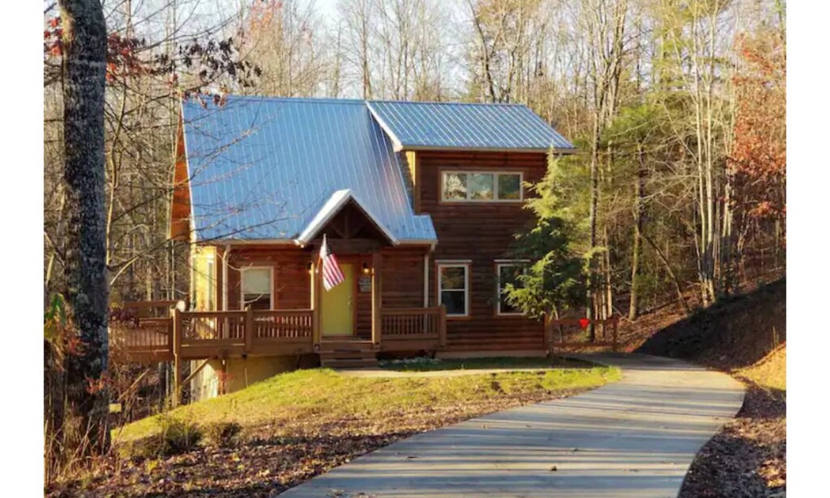 Boomer Cabin | Sweet Water Lodge -Beautiful Cabin in NC Mountains