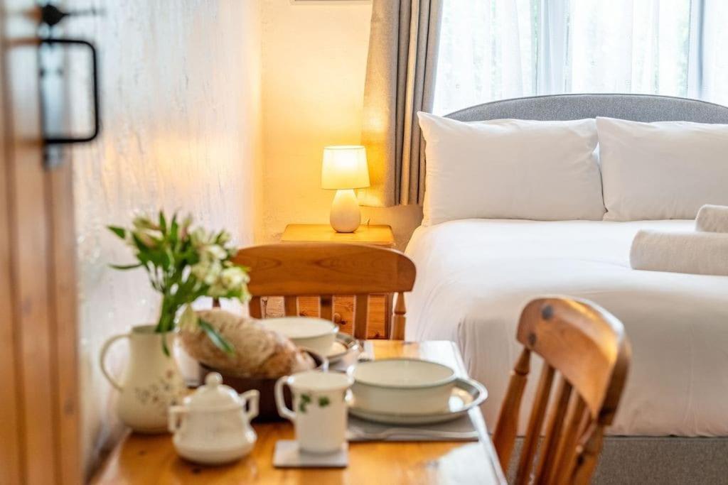 Rackheath Apartment | Swift Host - Studio - The Nook - Garden - Parking
