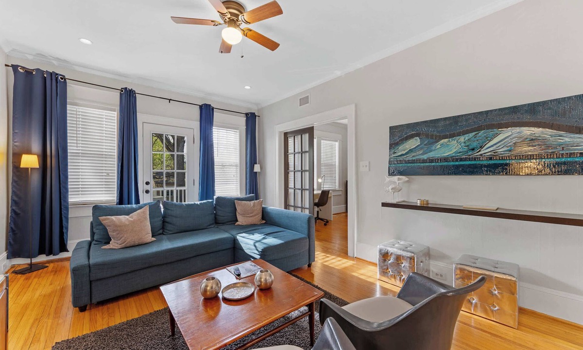 Dilworth Condo | Tasteful Dilworth 2BR King Condo | Balcony | Walkable