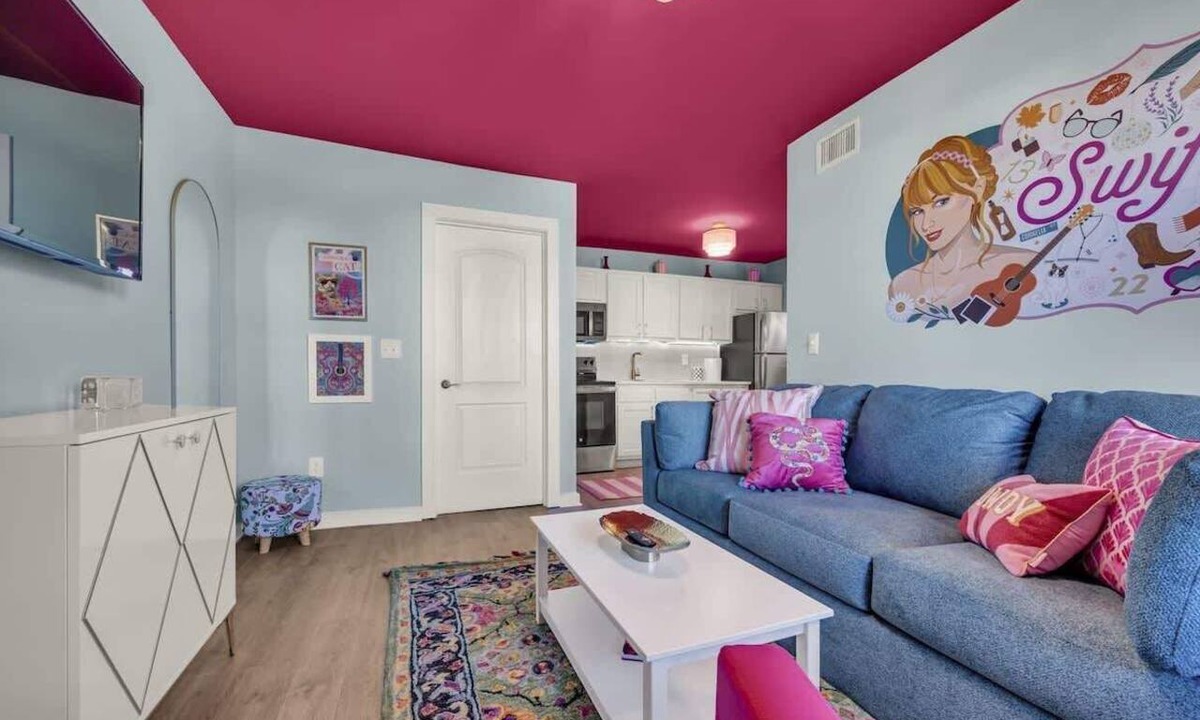 Buena Vista Apartment | Taylor Swift Themed Apartment!