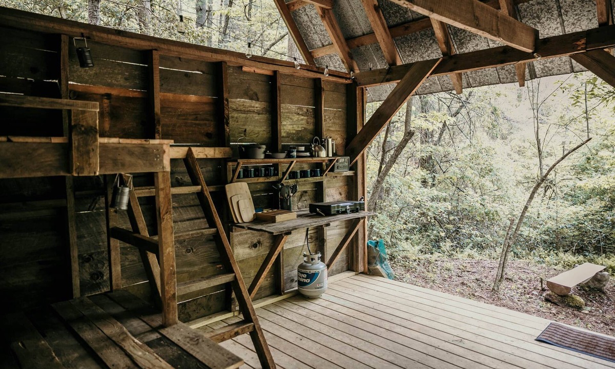 Zirconia Cabin | Teela Springs - 38 acres- hiking, mountain biking, waterfall