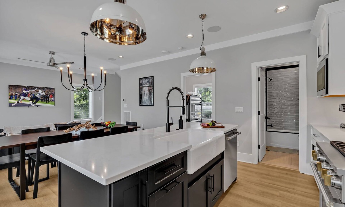 Berry Hill Cottage | Tenor - Private Rooftop - 8 Mins to Broadway