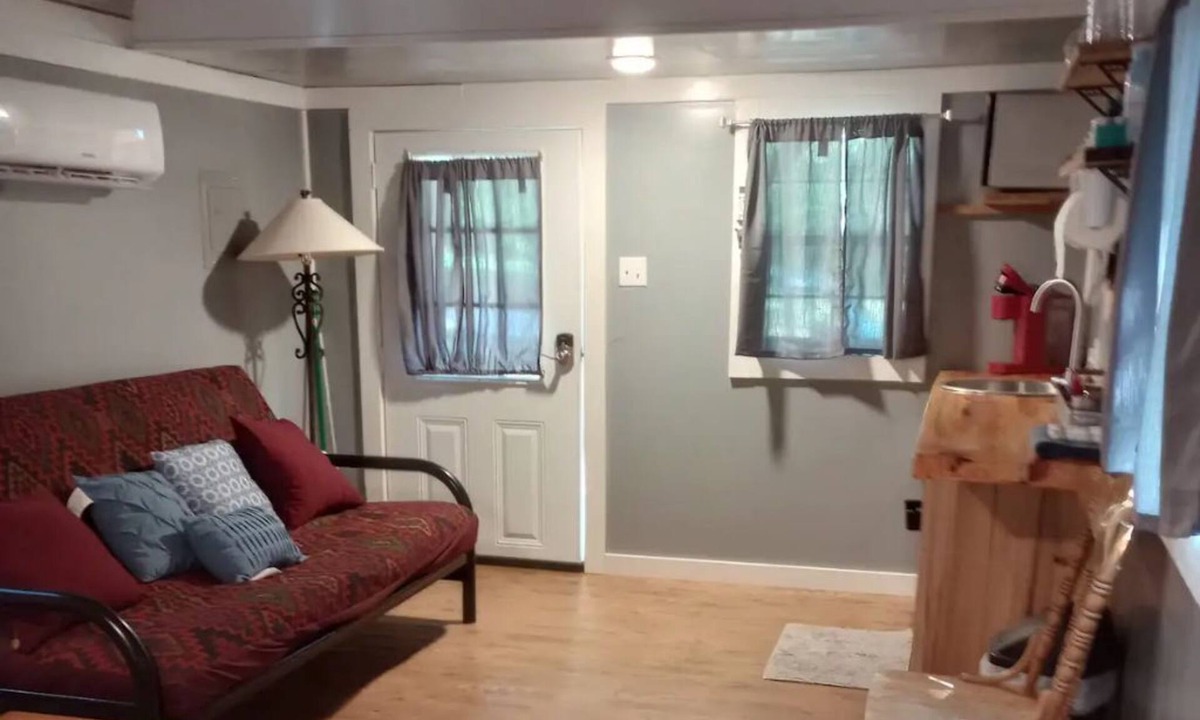 Mammoth Spring Cabin | The "40 Steps" Cabin Tiny house