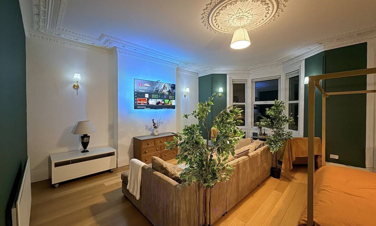 Jesmond Apartment | The Autumn's Retreat