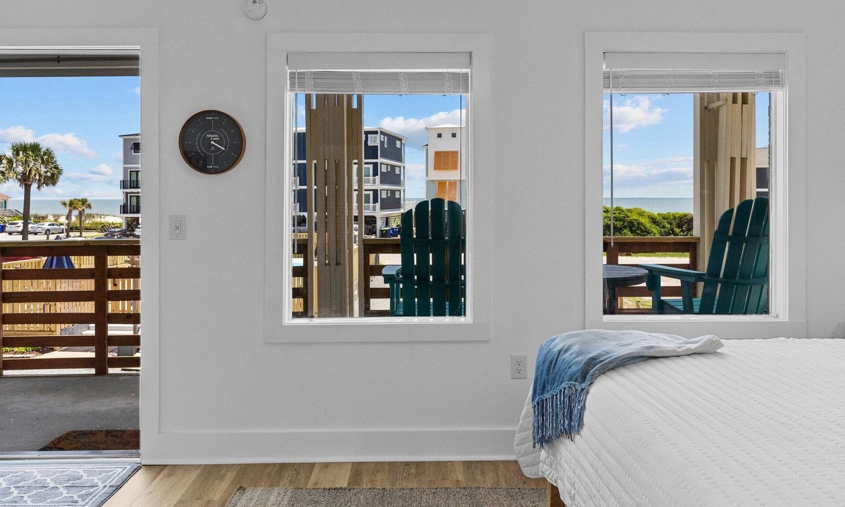 Yaupon Beach Condo | The Beach House at Oak Island 211: King Suite