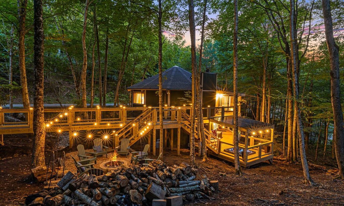 Charter Hills House | The Beech Loft - 5 Mins to Slopes - Hot Tub+Sauna