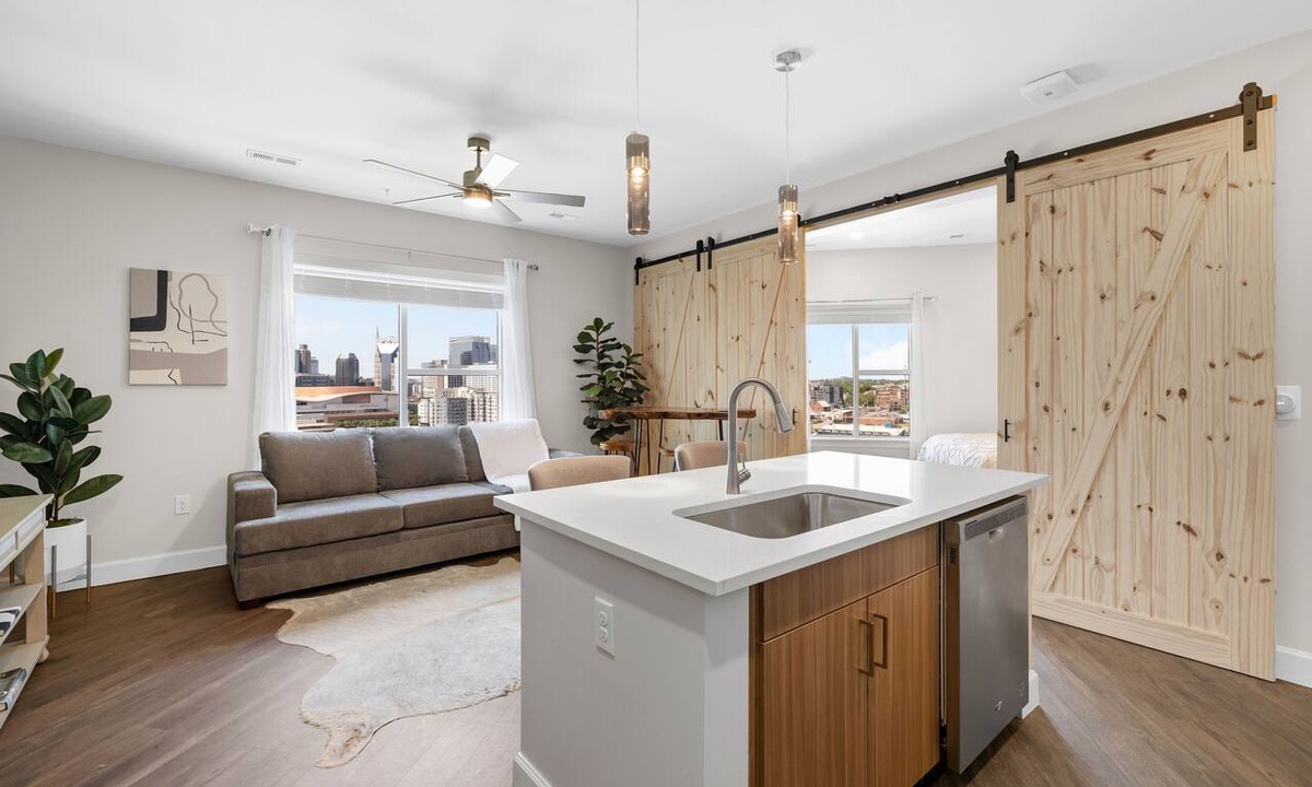 Eighth Avenue Apartment | The Bel Air Suite Penthouse The Gulch