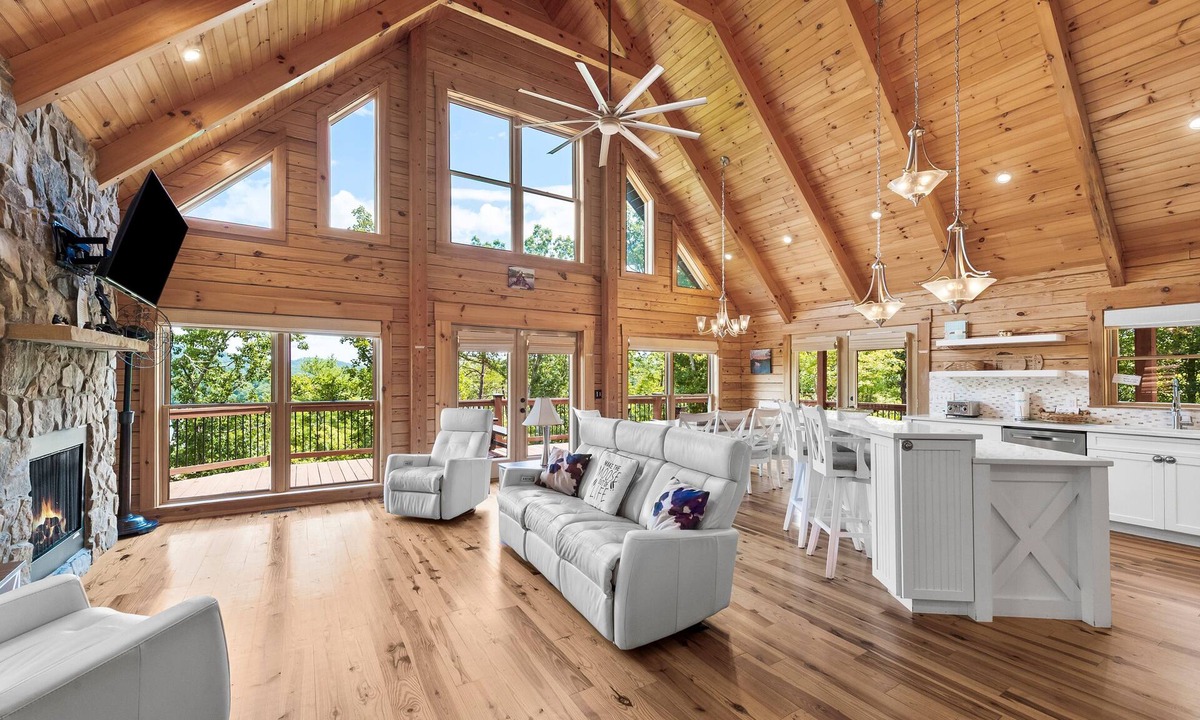 Garner Cove Cabin | The Bentley | Private Boat Slip~Hot tub~Game Room
