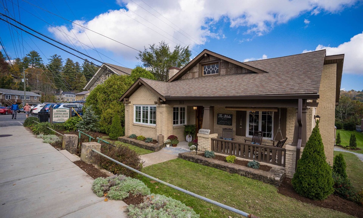 Blowing Rock House | The Blake on Main St- NEW LUXURY RENTAL ON MAIN STREET BLOWING ROCK