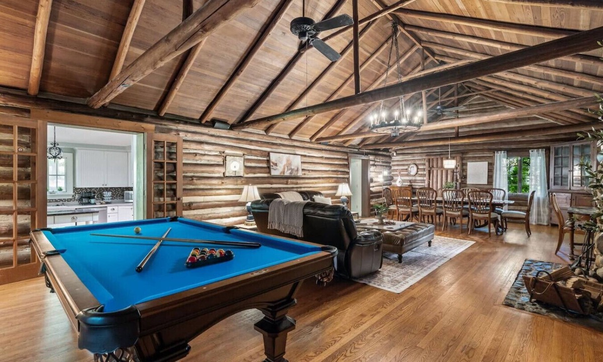 Old Irving Park Apartment | The Cabin - Fire Pit, Pool Table, Spacious