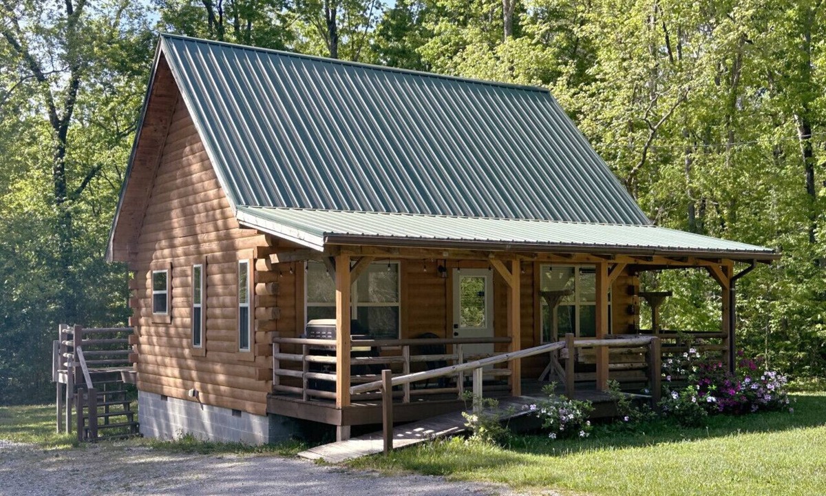 Monteagle Cabin | The Calming Cabin — Soak Up the Peace, Relaxation & Area Adventures