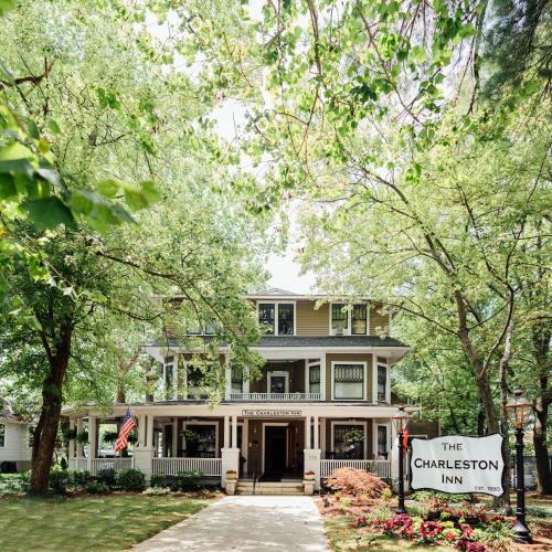Hendersonville Bed & Breakfast | The Charleston Inn Hendersonville NC