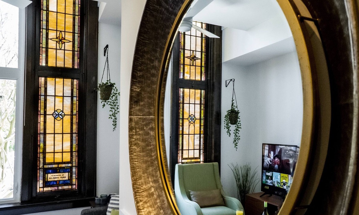 Villa Heights Apartment | The Church | Luxury King Suite #14