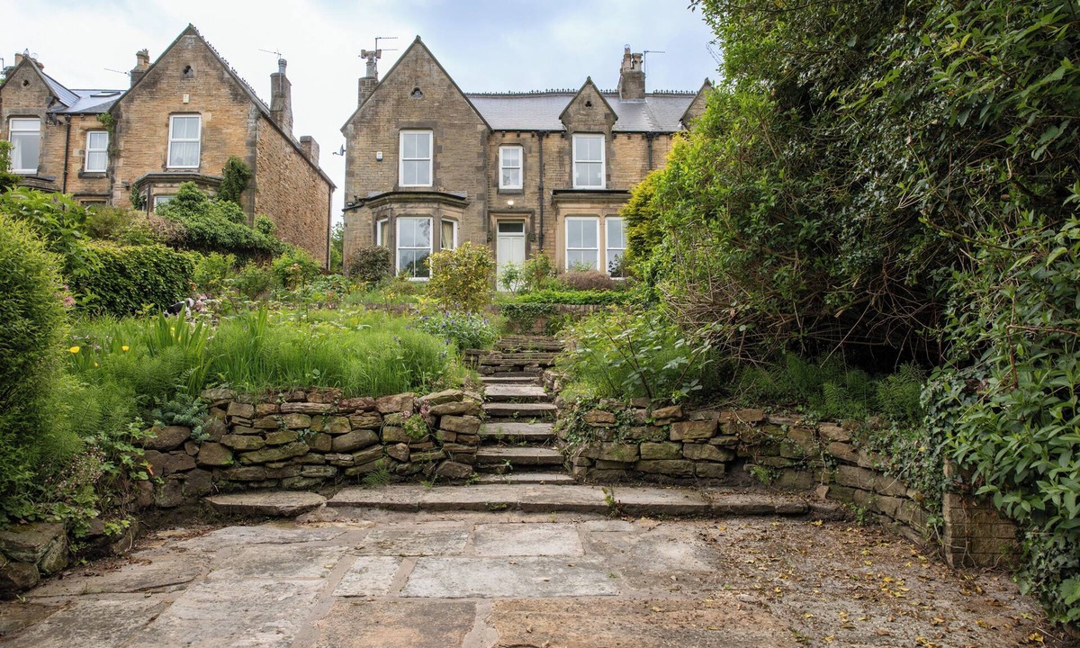 North Bitchburn Cottage | THE CLARENCE, pet friendly, with a garden in Bishop Auckland
