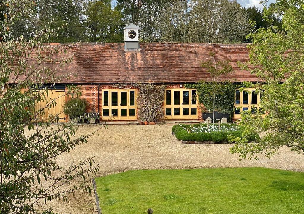 Henley-on-Thames Apartment | The Clock Tower & Dairy - Two x 2 Bed Barns with Indoor Pool