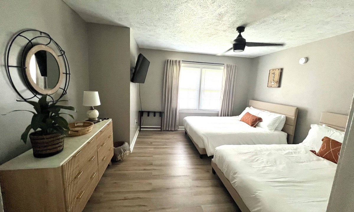 Bolton House | The Coastal Midpoint-A Short Drive to NC Shores