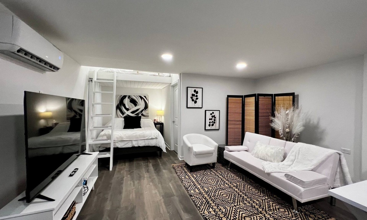 Stallings Apartment | The Double Door Inn - Tiny Home Duplex
