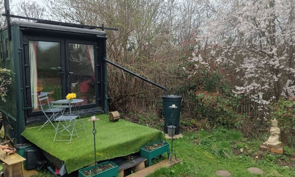 Bathampton Cabin | The Foxbox-Off Grid Leafy Bliss. Walking distance from Bath city centre and Uni