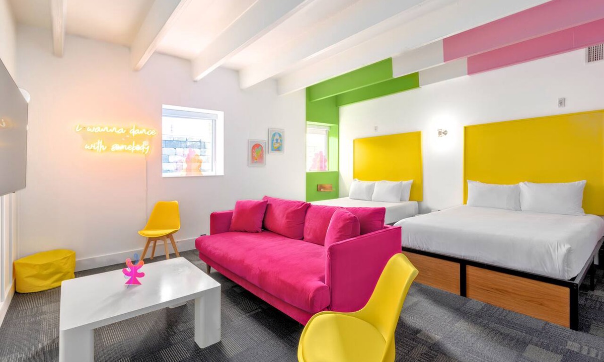 East Hill Hotel | The Gallatin(2 Queen Suite 115) Colorful Boutique Hotel!