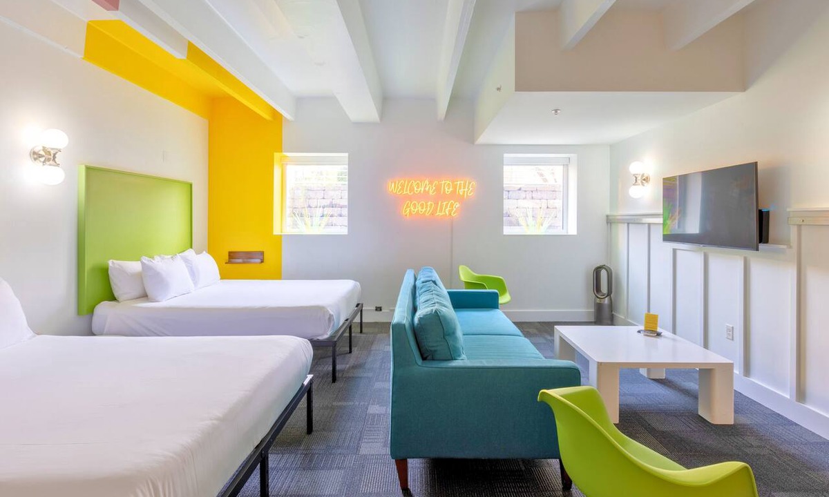 East Hill Hotel | The Gallatin (Queen Suite 111) 2 Queen Beds