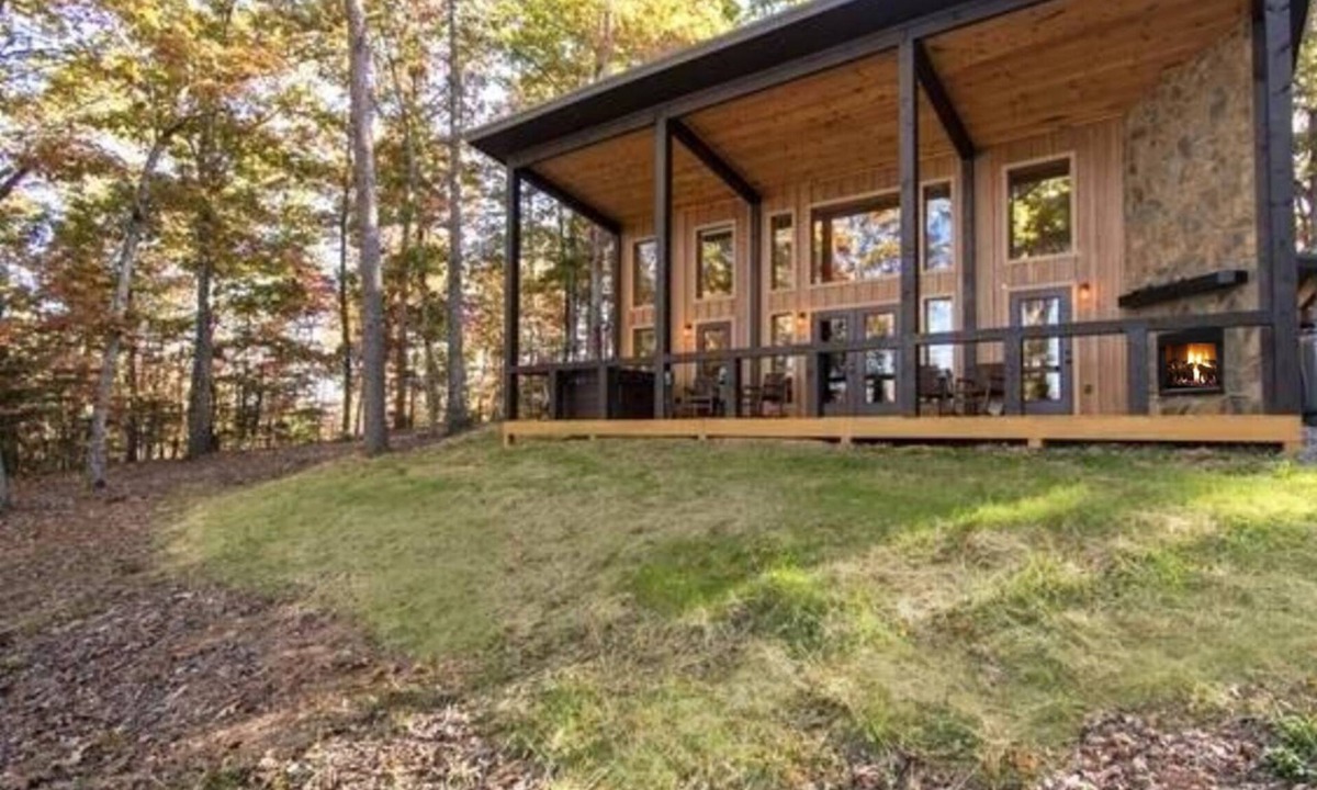 Murphy Cabin | The Glass Cabin in Murphy NC - Hot Tub, Indoor & Outdoor Fireplaces & Fiber WiFi
