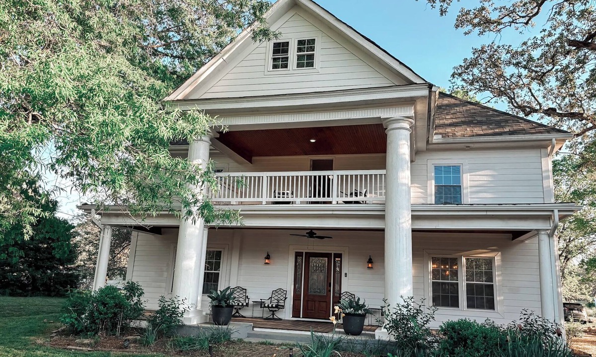 Franklinton House | The Grand Mason Station: Historic Luxury meets Vintage Charm