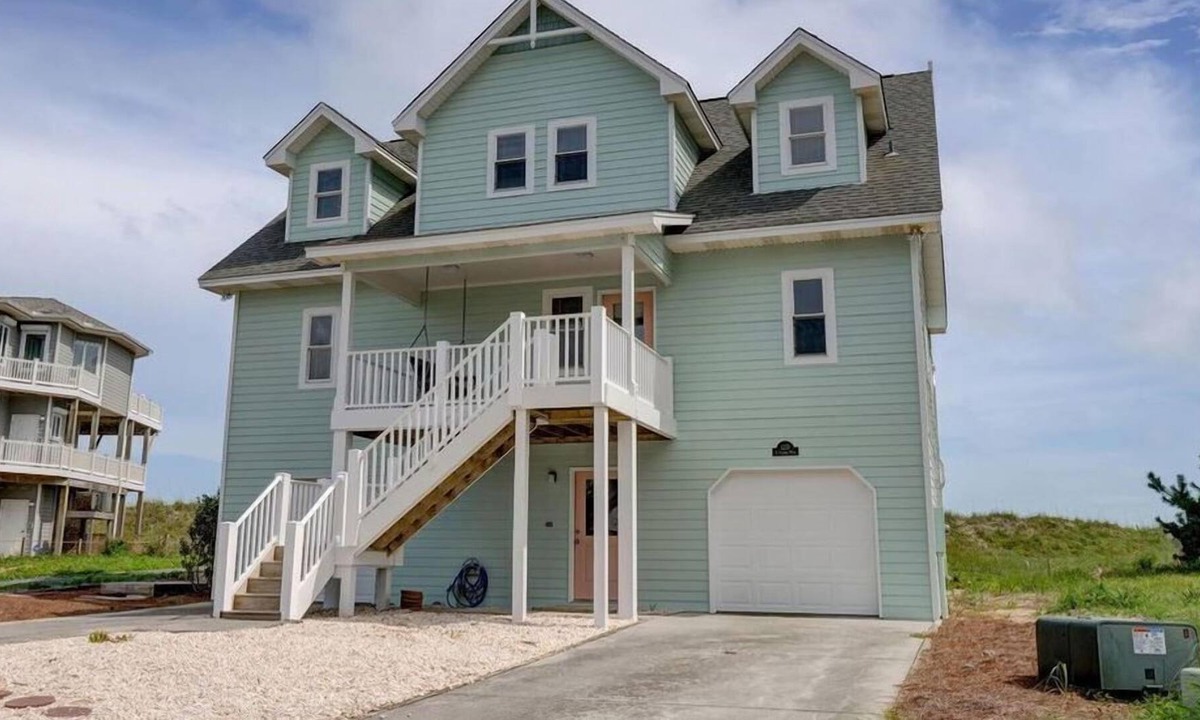 Village of Stump Sound House | The Great Escape: 3BR/3.5BA house, North Topsail Beach, Sleeps 11, Pool & Tennis