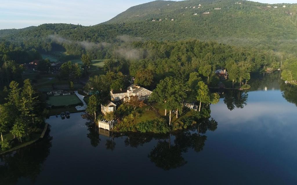 Lake Toxaway Hotel | The Greystone Inn