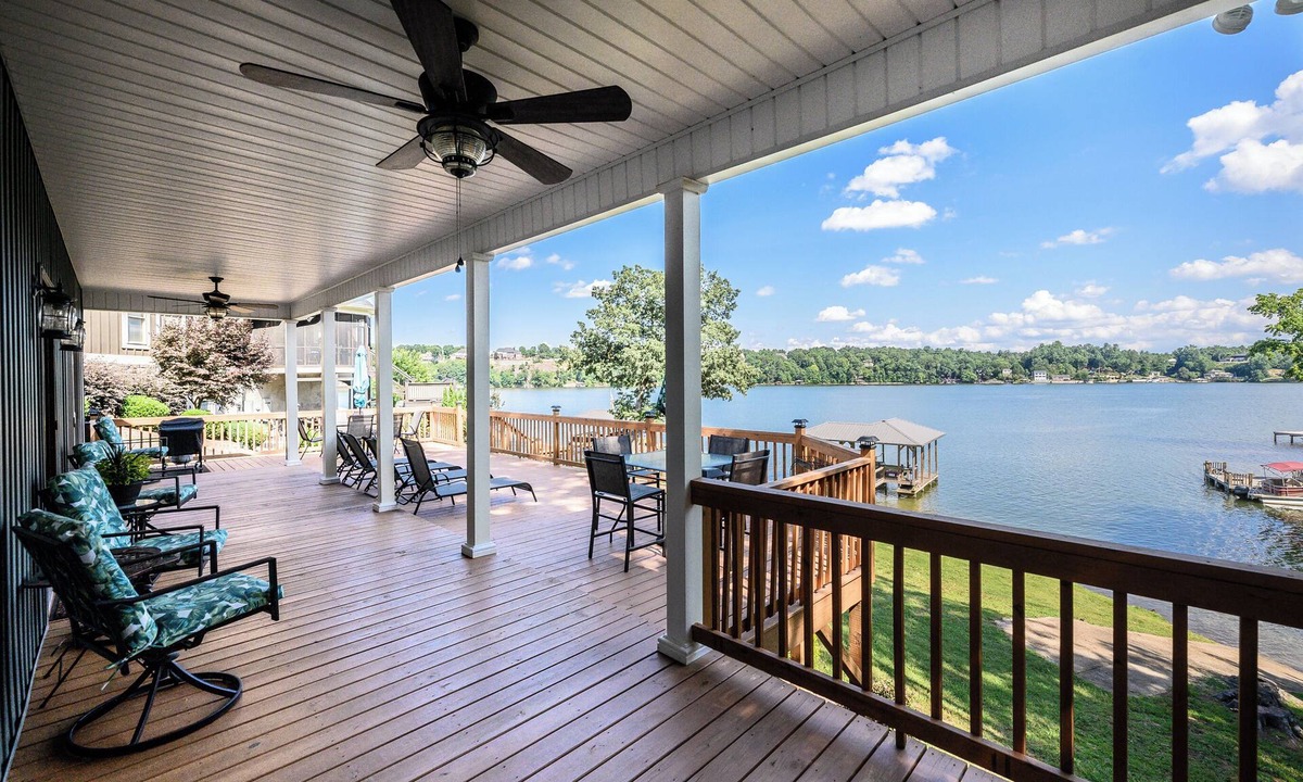 Hickory House | The Hangout @ Lake Hickory