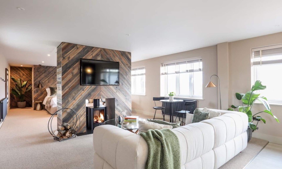 Llanfechell Apartment | The Hayloft, Llanfechell. 1bed