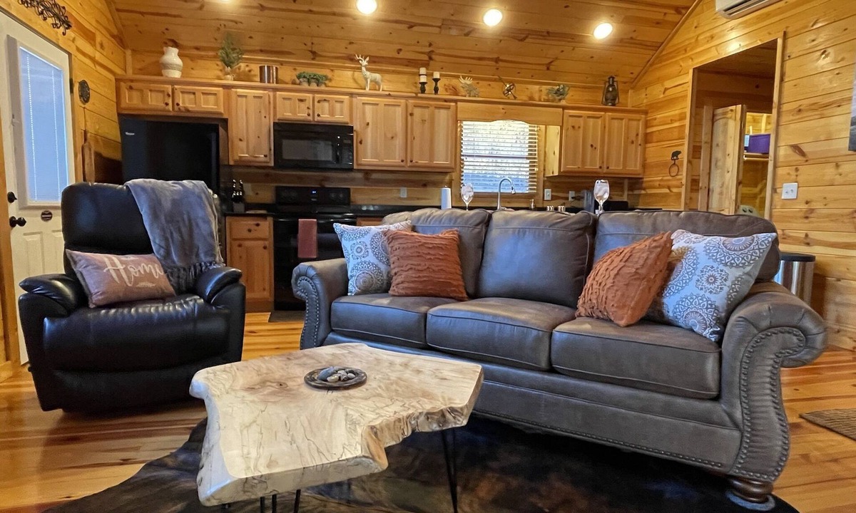 Unaka Cabin | ★ The LODGE ★ No Clean Fee ★ Private Retreat w/Adjustable KING Bed