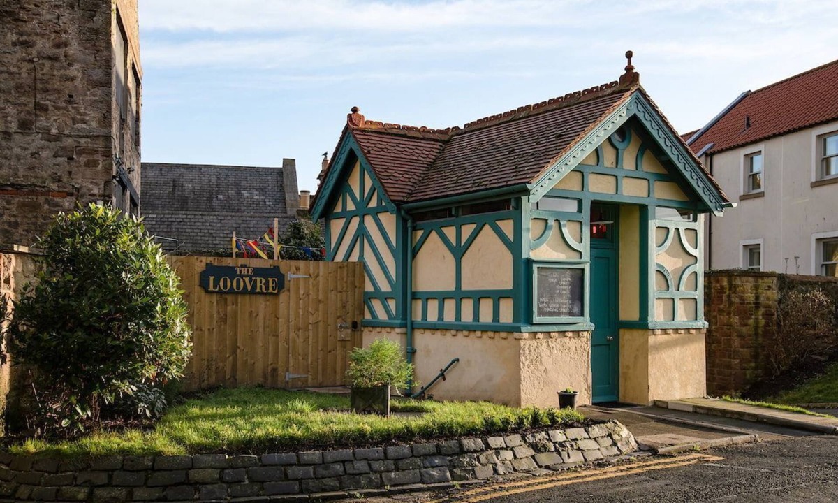 Berwick-upon-Tweed Cabin | THE LOOVRE - A Grade II listed unique tiny holiday home in Berwick-upon-Tweed