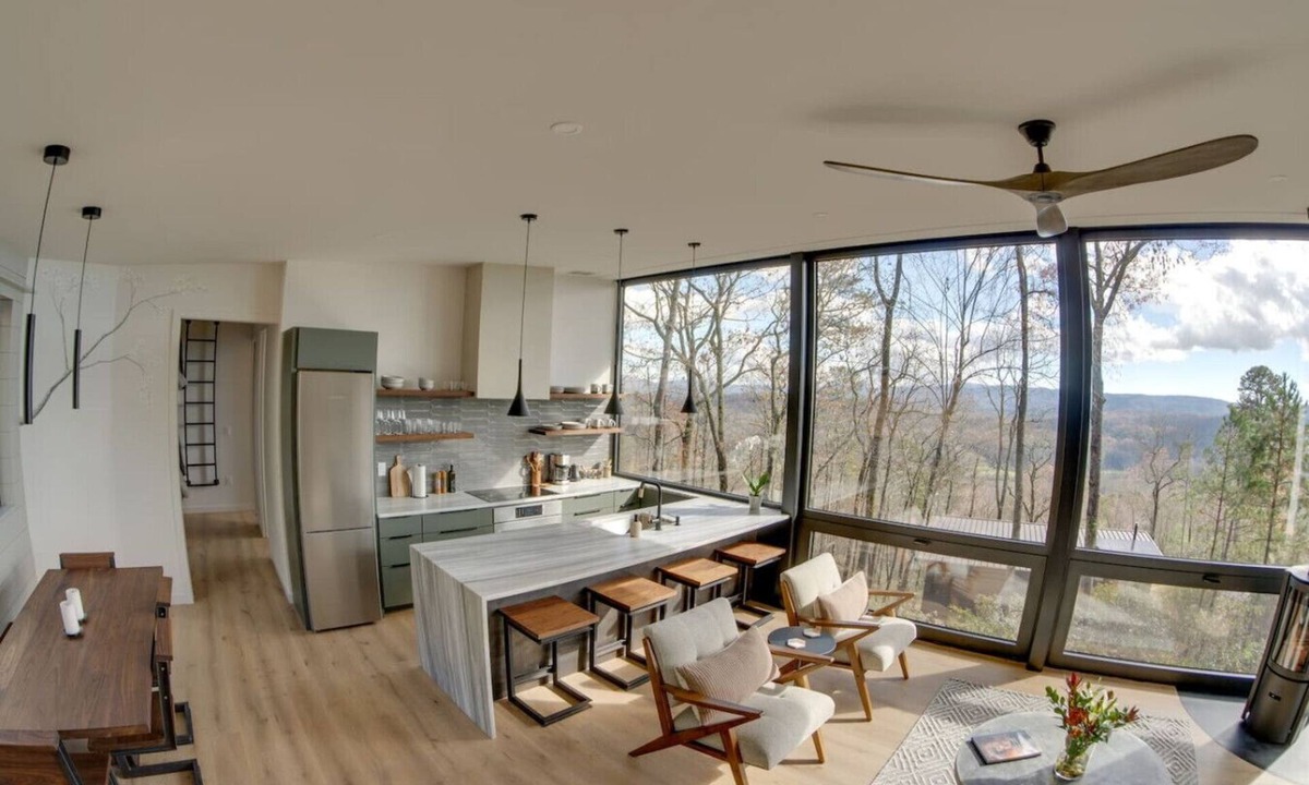 Horse Shoe House | The Middle Dogwoods at Vineyard Gap