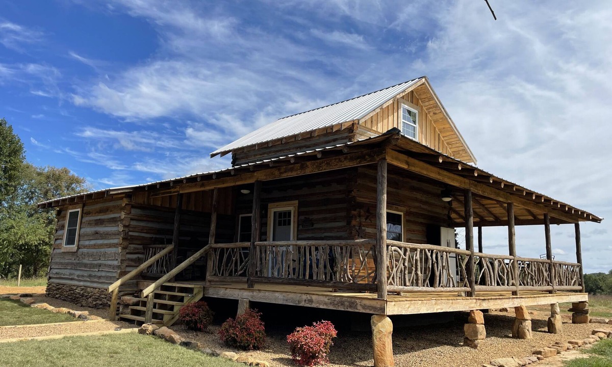 State Road Cabin | The Midnight Moon Cabin, Horses, Goats, Cows, Hot tub, relax, then do it again!