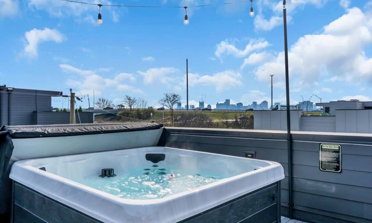 Katie Hill Neighborhood Apartment | The Modern Honkey: Rooftop Hot Tub | Sleeps 12!