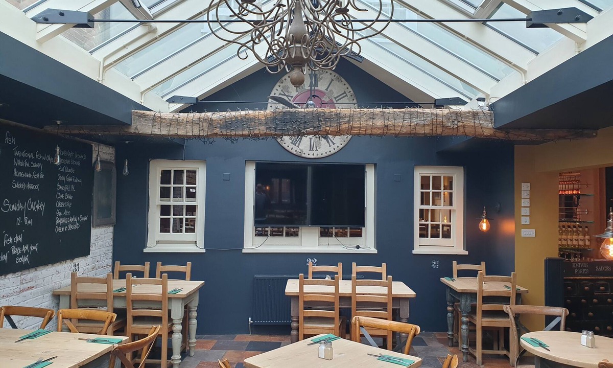 Chichester Hotel | The Nags Head