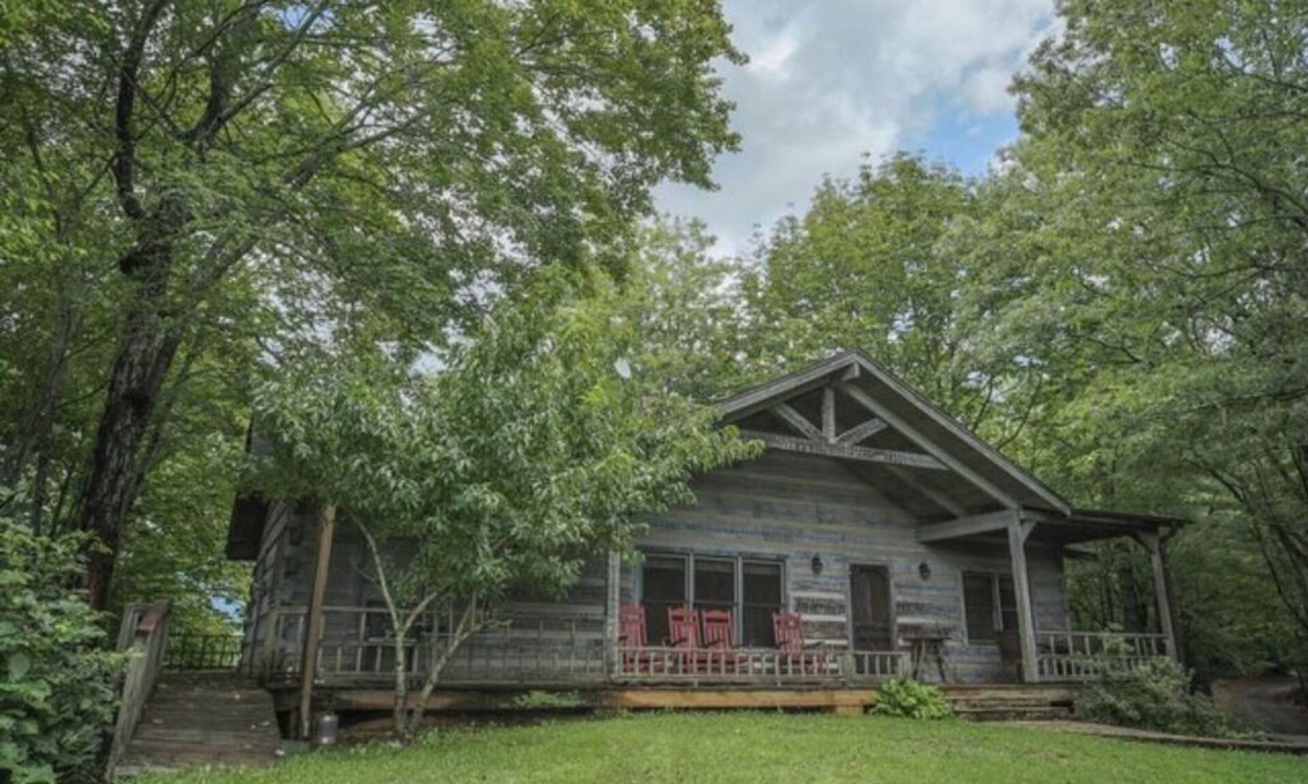 Springmaid Mountain Cabin | The Overlook - Sleeps 6