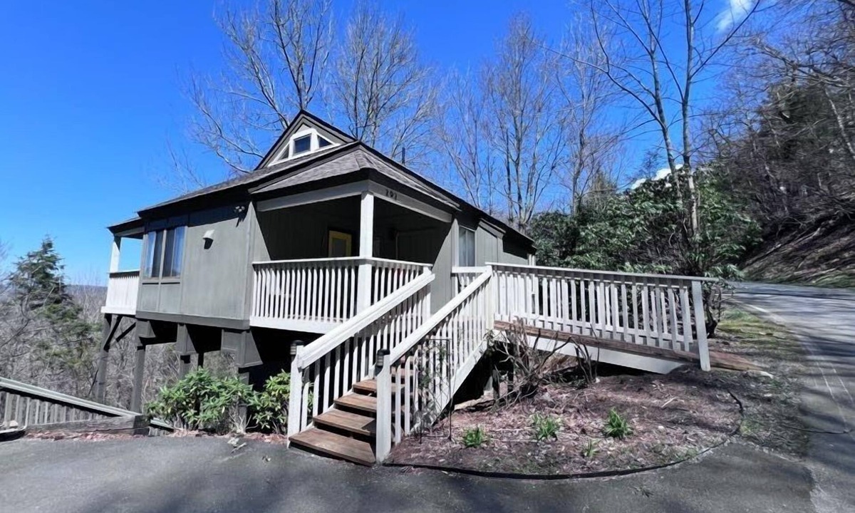 Sugar Mountain House | The Owlery at Sugar - a unique 3 story mountain chalet.