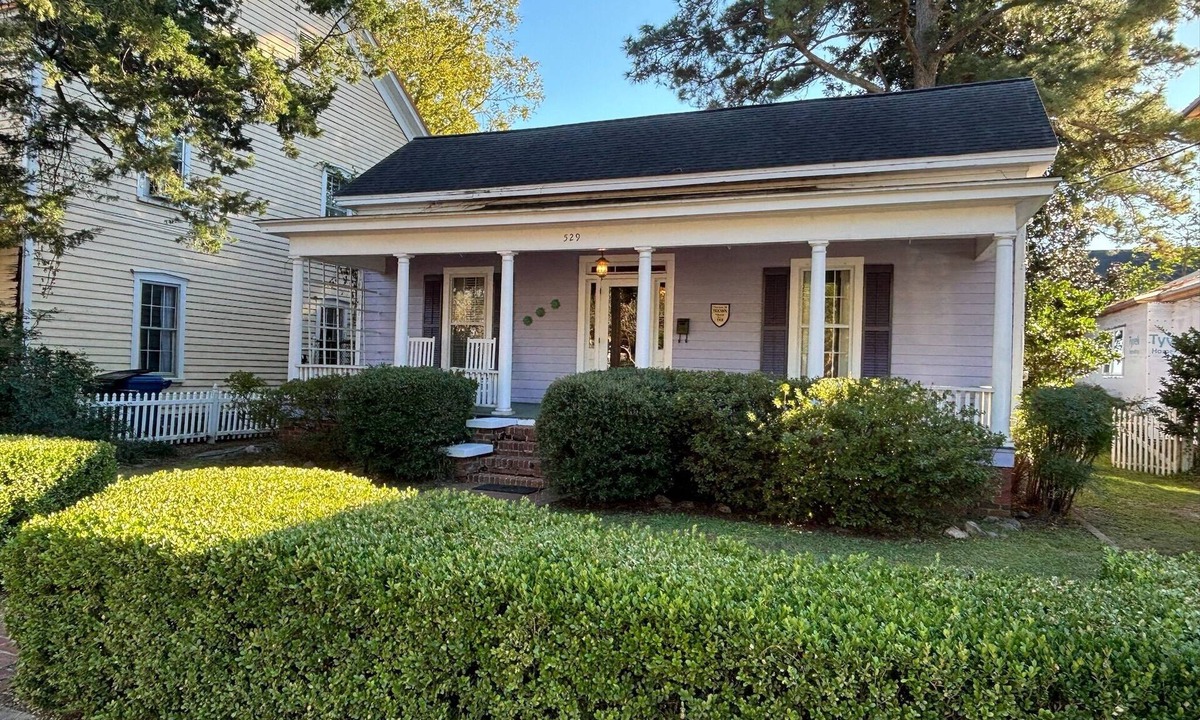 Washington House | The Pirate House: A charming 3-bedroom cottage in historic Little Washington