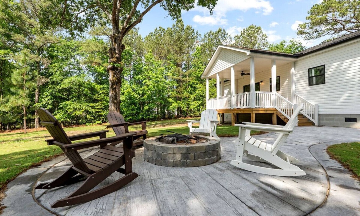 Carthage House | The Porch and Pines Cottage
