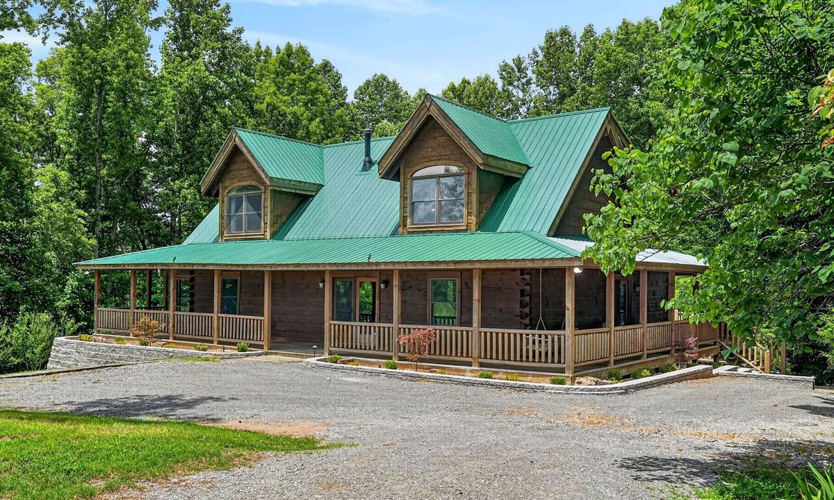 Smithville Cabin | The Porch Lodge at Center Hill Lake