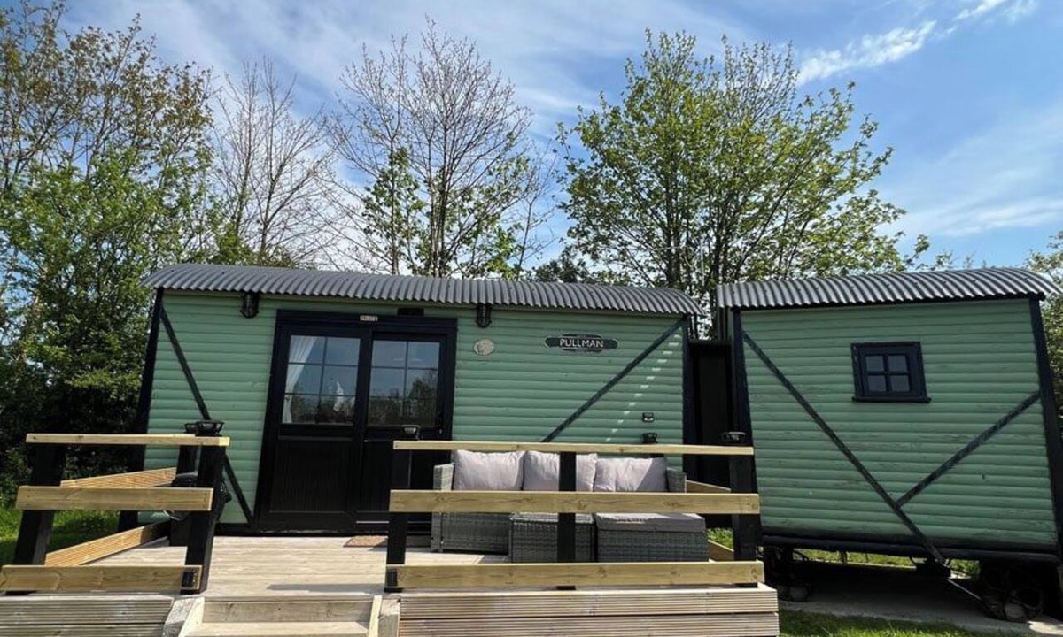 Tenby Cabin | The Pullman Train with Hot Tub