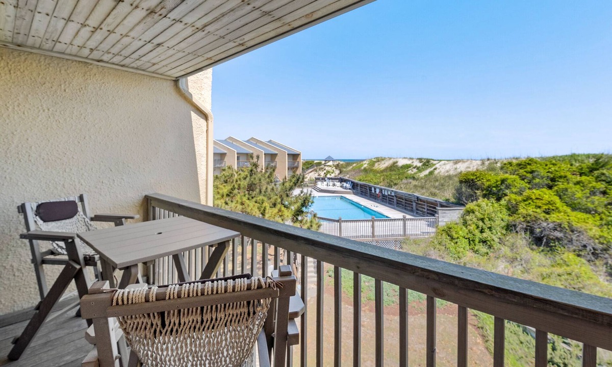 Nags Head House | The Quay F4: Oceanfront townhome, Shared Pool