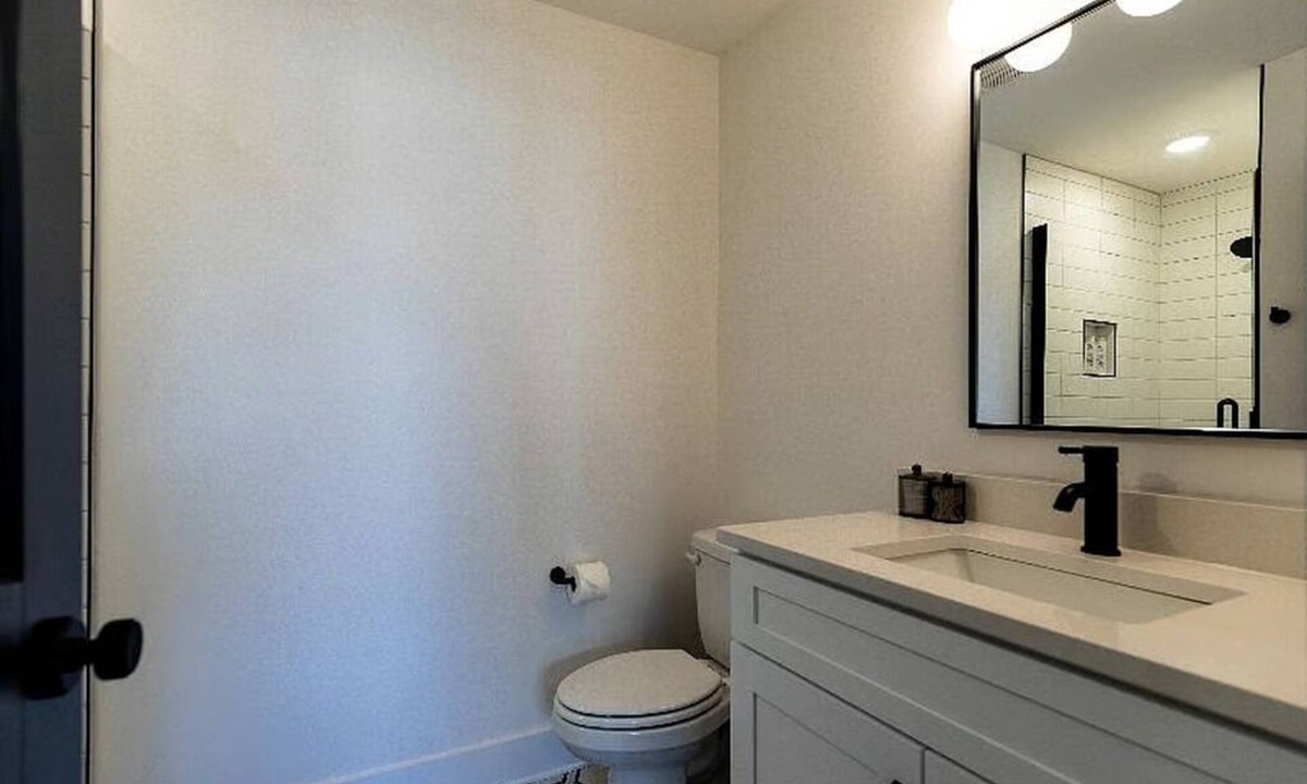 Talbot's Corner House | THE QUIET PLACE- NEW BUILD 3 STORY 2 BEDROOM LUXURY TOWNHOUSE