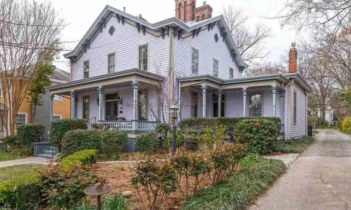 Historic Oakwood House | The Raleigh Oakwood Inn Vacation Home