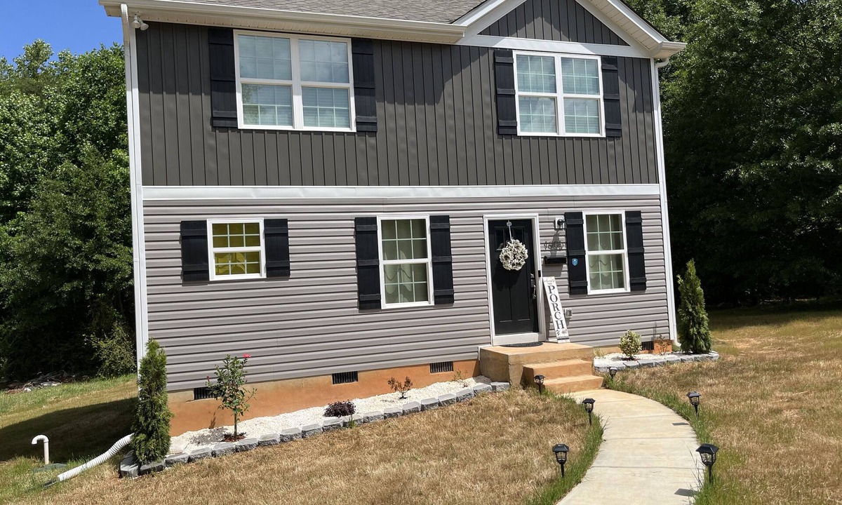 Ranlo House | The Royal Suites.Family Friendly-Close to CLT Airport. Beautiful and peaceful.