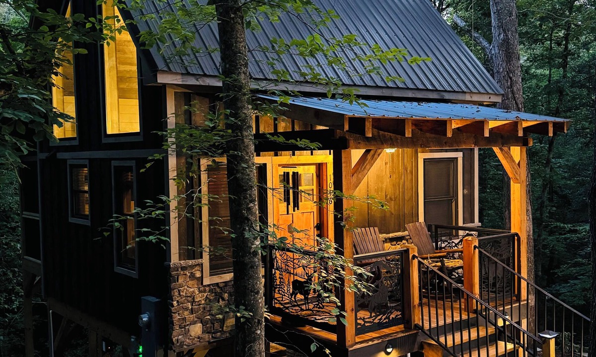 Boonville Cottage | “The Shack” on Farmers Creek. Tree house Tiny house